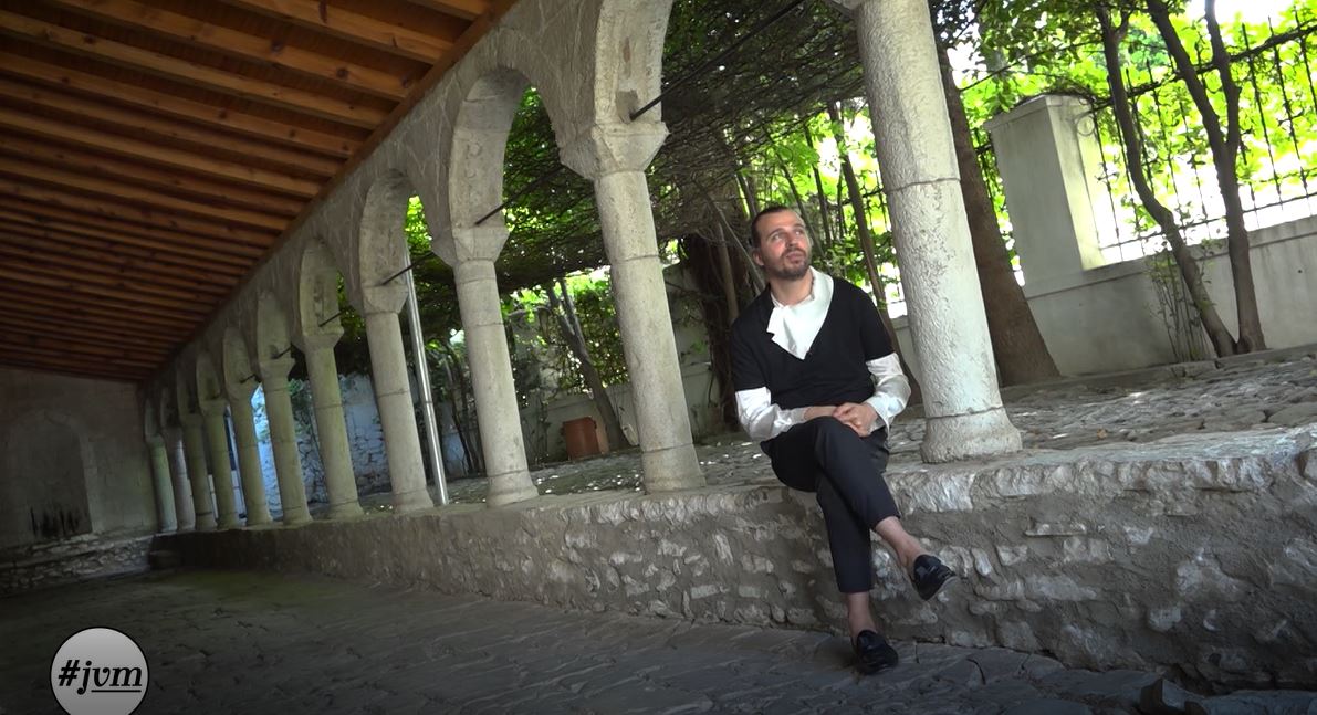 Joni Peçi kujton ikjen me gomone në Itali: Aty filloi komplet jeta në një sferë tjetër