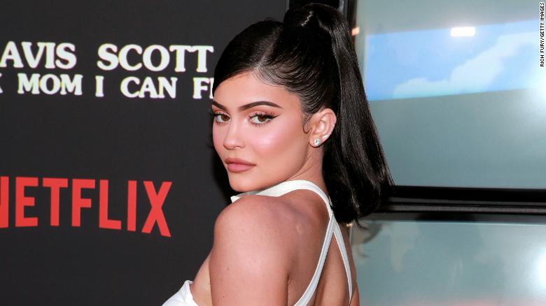 Kylie Jenner reagon pas artikullit të “Forbes”, se ajo nuk është më miliardere