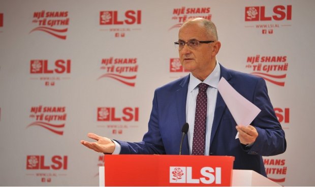 “Askush s’do t’i falë kurrë!” Vasili nxjerr videon: Janë filmuar të gjithë policët që ushtruan dhunë si kafshë dje