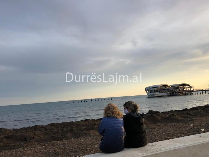 FOTOLAJM/ Me pamje nga deti, apo me pamje nga leshteriku!