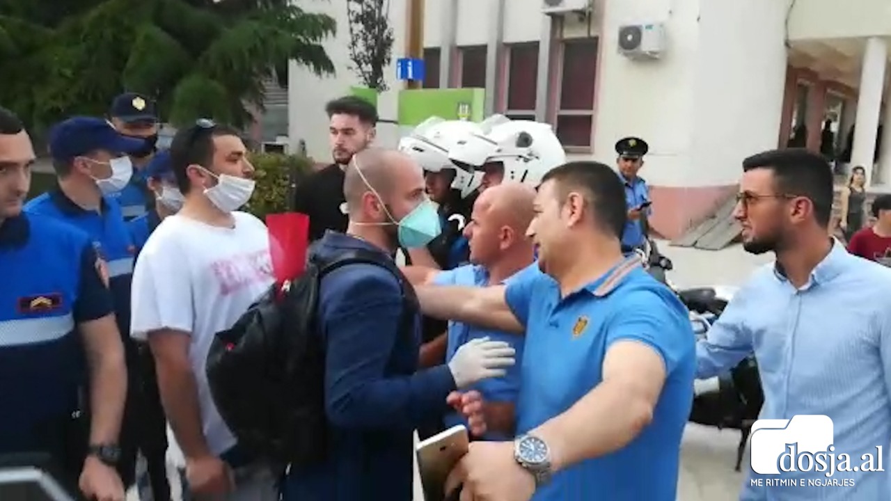Durrës, lirohet kreu i FRPD, u shoqërua në komisariat menjëherë pas protestës