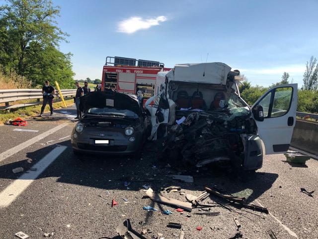 EMRI/ Shqiptari humb jetën në aksident në ditën e lindjes