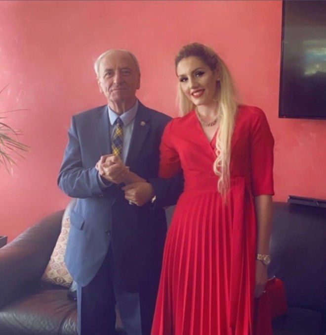 Kryemyftiu i Maqedonisë së Veriut martohet me një vajzë 50 vjet më të re