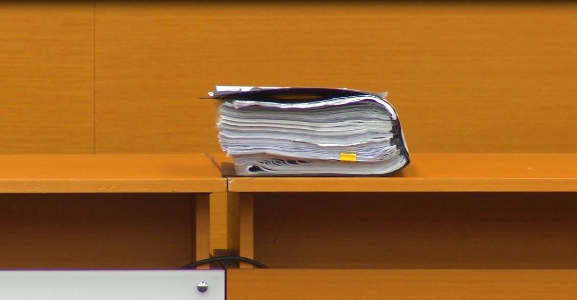 Vettingu rikthehet në punë/ Tunel dezinfektimi, termometër, doreza e maska në sallë