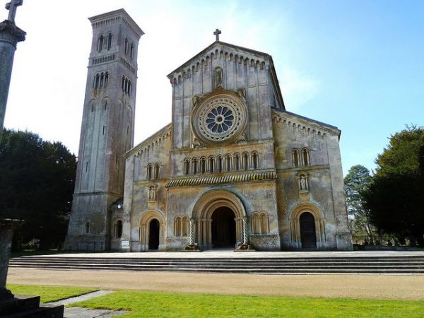 Qeveria italiane vendos: Kishat rihapin dyert më 18 maj