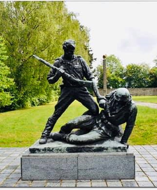 Luan Rama: Të gjithë rendën pas Ditës së Europës, asnjë fjalë për ata që falën gjakun dhe jetët në Shqipëri