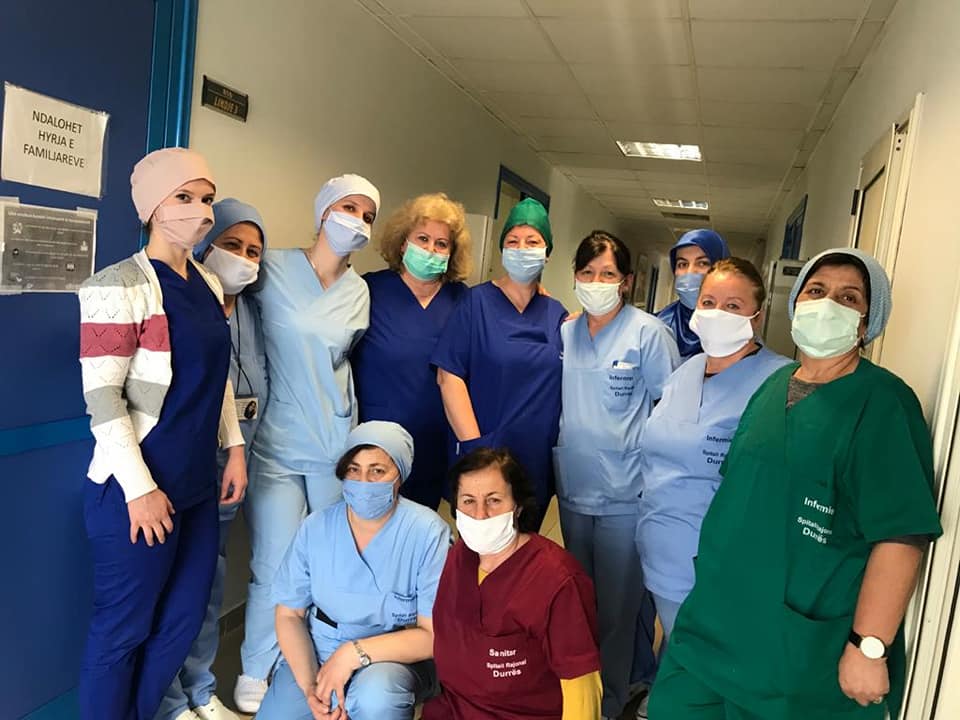 Dita ndërkombëtare e mamive/ Një urim për mamitë e maternitetit të Durrësit (FOTO)