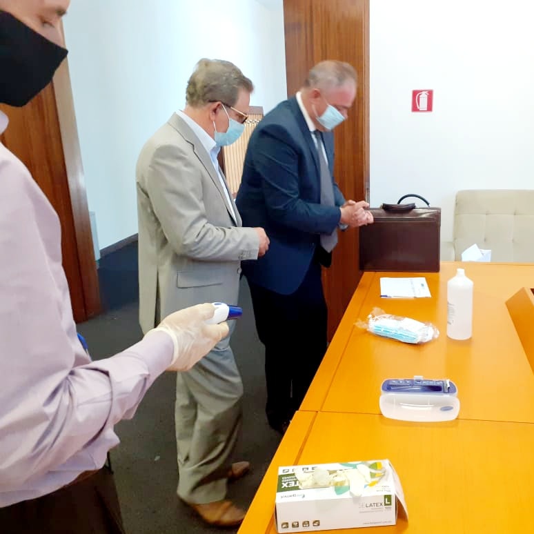 Me dezinfektues dhe matje temperature/ Këshilli për “Zgjedhoren” mblidhet në tryezë, OSBE: Mbështesimin takimin