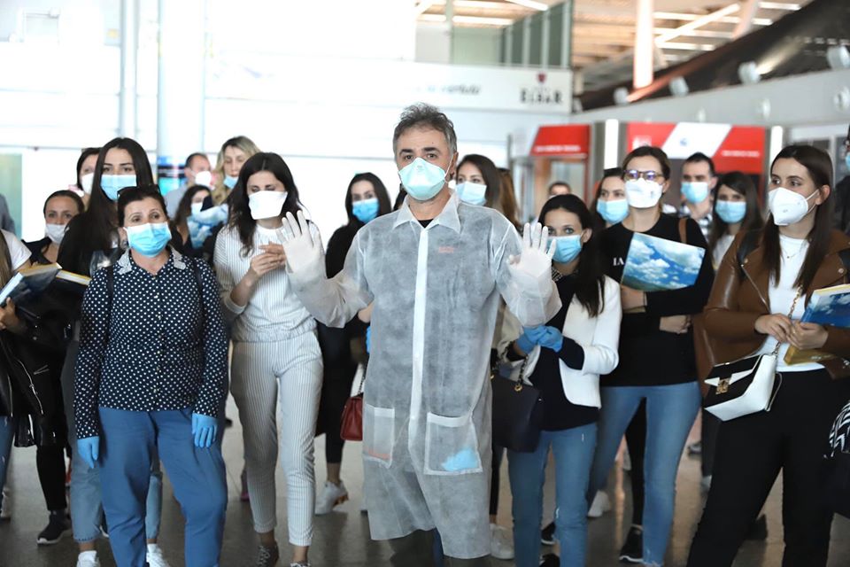 Përfundojnë misionin, kthehen nga Italia ekipi i 2-të me 60 infermierët shqiptarë