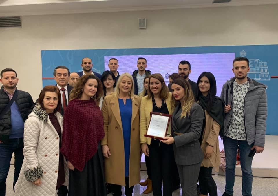 Spitali i Durrësit uron infermierët në ditën e tyre: Të gatshëm e me shpirt të madh (FOTO)