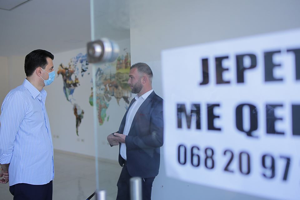 Basha në Durrës: Rama po i zhyt qytetarët në varfëri dhe biznesin drejt falimentimit