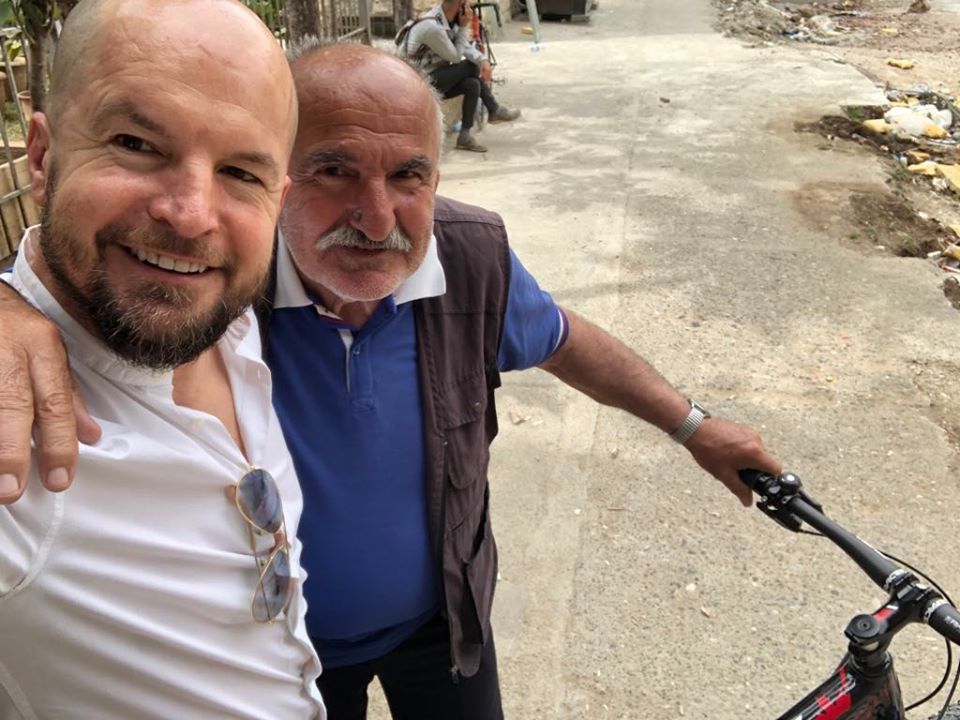 Alfred Lela gjen biçikletën që humbi tek Teatri: Ka njerëz të mirë ky vend