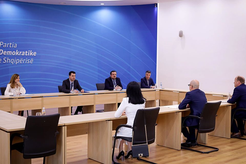 Basha takim me përfaqësues të Dhomës Amerikane të Tregtisë: Në Shqipëri trajtim i pandershëm i investitorëve