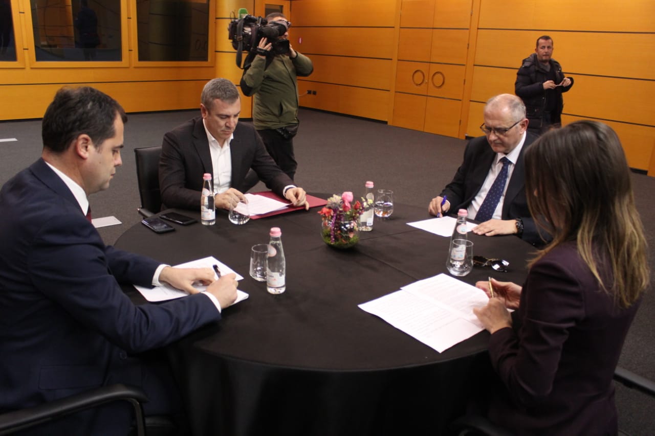 Sot afati i fundit për Reformën Zgjedhore/ Këshilli Politik shtyn me 2 orë mbledhjen e planifikuar