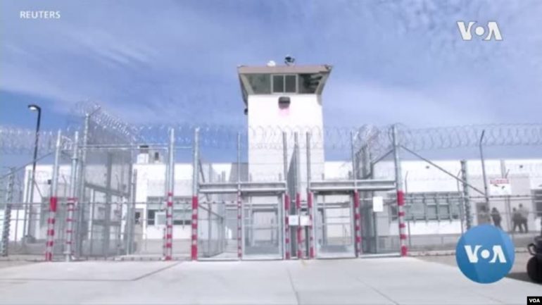 Shpërthen frikshëm koronavirusi në burgjet amerikane, VOA: Valë masive të infektuarish