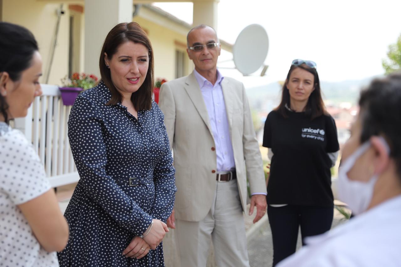 Manastirliu vlerëson punën e punonjësve socialë: 55,000 lekë/muaji shpërblime