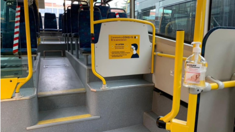 Rikthehen autobusët në Prishtinë/ Lejohen vetëm 20 udhëtarë dhe të gjithë me maska