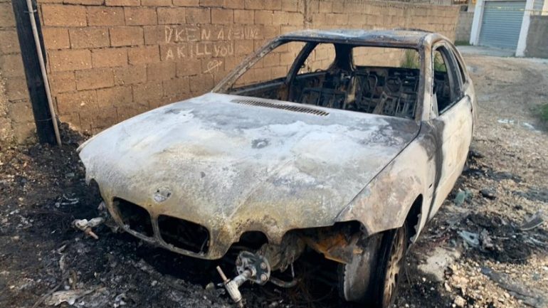 EMRI/ Ekzekutohet 25-vjeçari, policia gjen një makinë të djegur