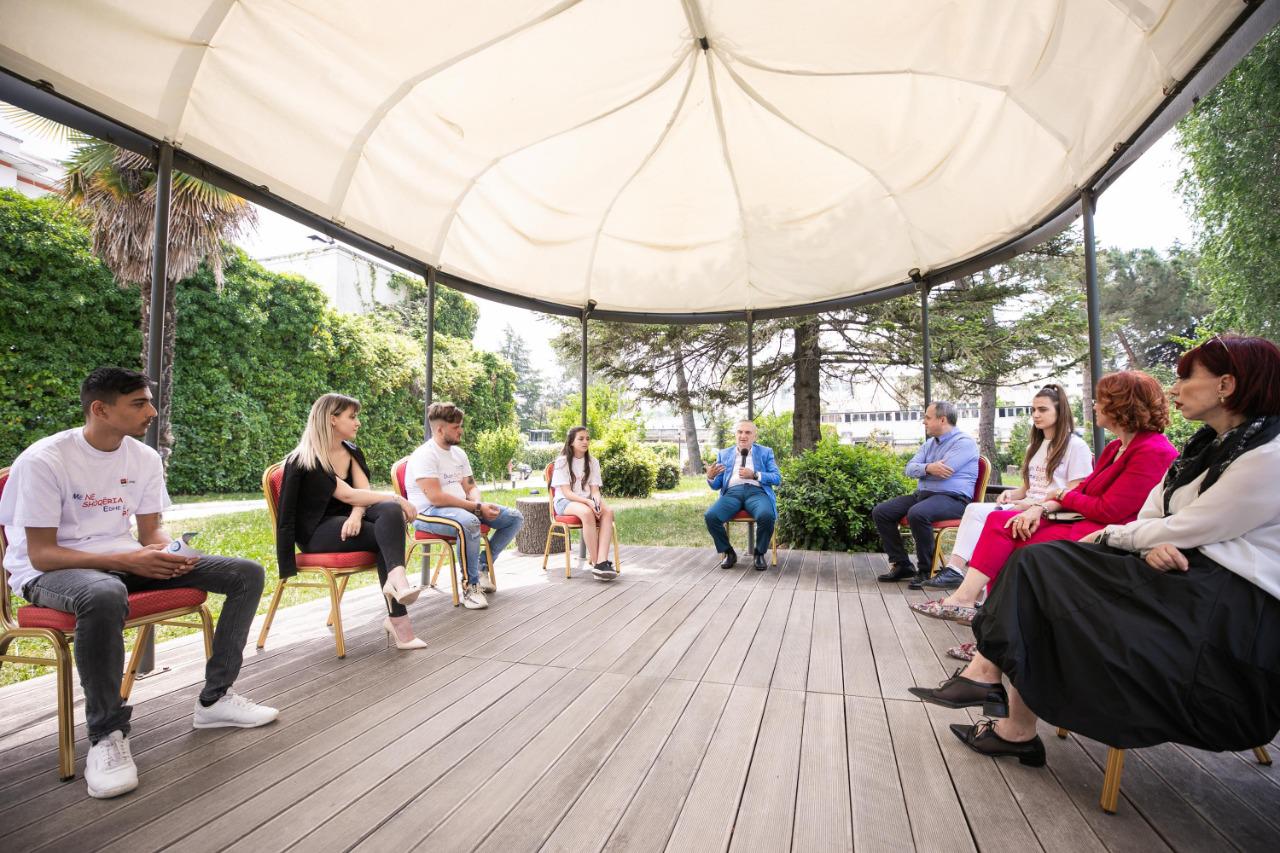 Presidenti Meta në Ditën Kombëtare të Jetimëve: Kujdesi dhe edukimi i tyre, prioritet i të gjithëve