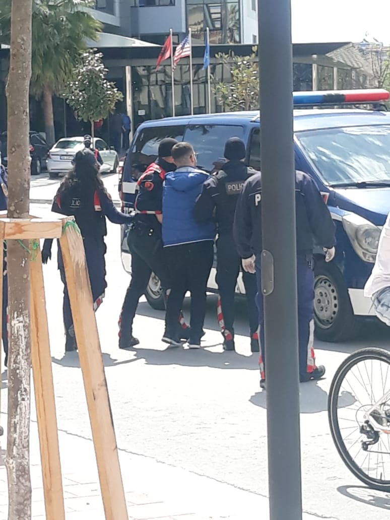 “Rama ik”, kryeministri pritet me protesta në Fier (VIDEO)