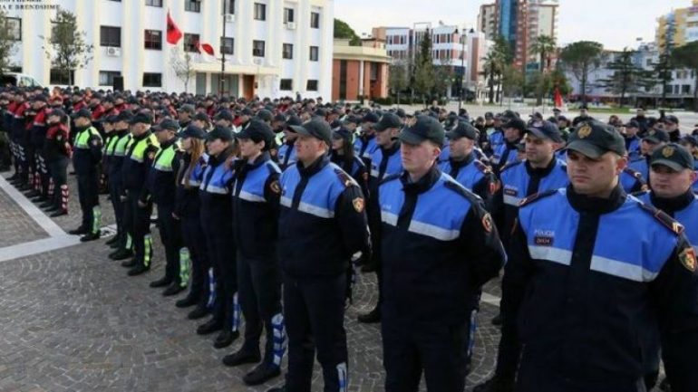 Mbipeshë dhe mbi 55 vjeç? Propozimi i Lleshajt liron policët nga detyra