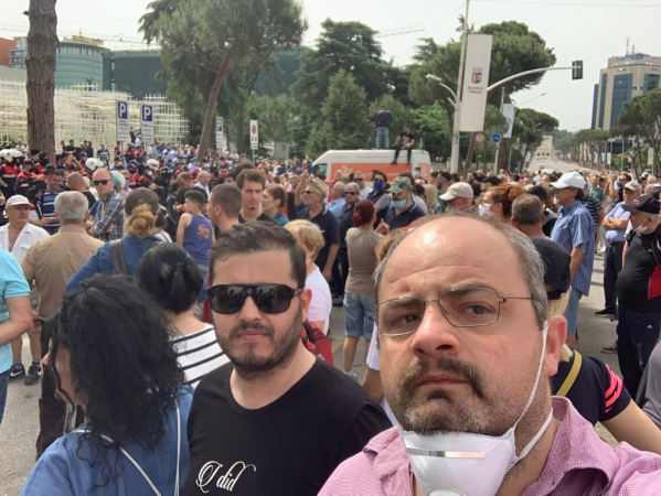 EMRAT/ Cilët janë 7 të arrestuarit për protestën tek Teatri, mes tyre dhe kreu i Vetëvendosjes Tiranë