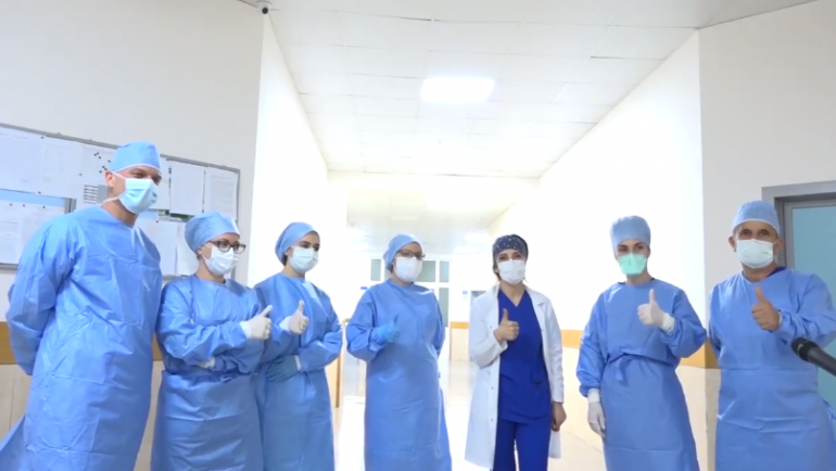 Rama publikon historinë e infermieres shqiptare në Bari, që punon vullnetarisht tek Trauma pas mbylljes së kufirit