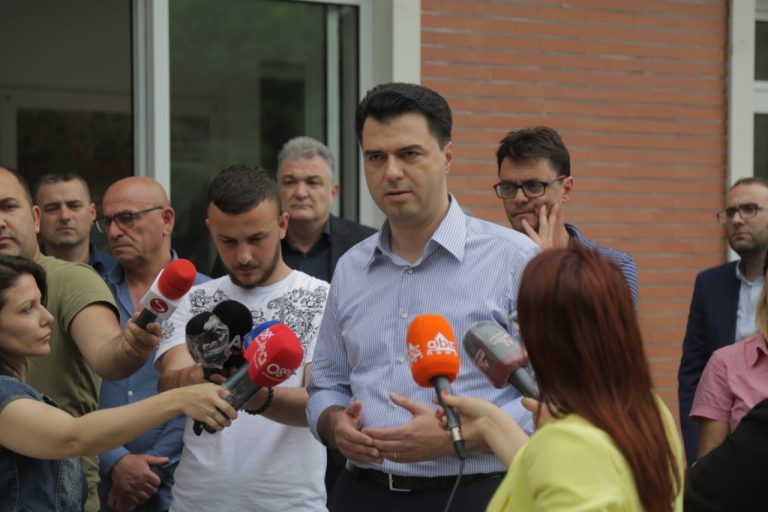 Teatri, Basha: Rama, xhelati që dhunon shqiptarët