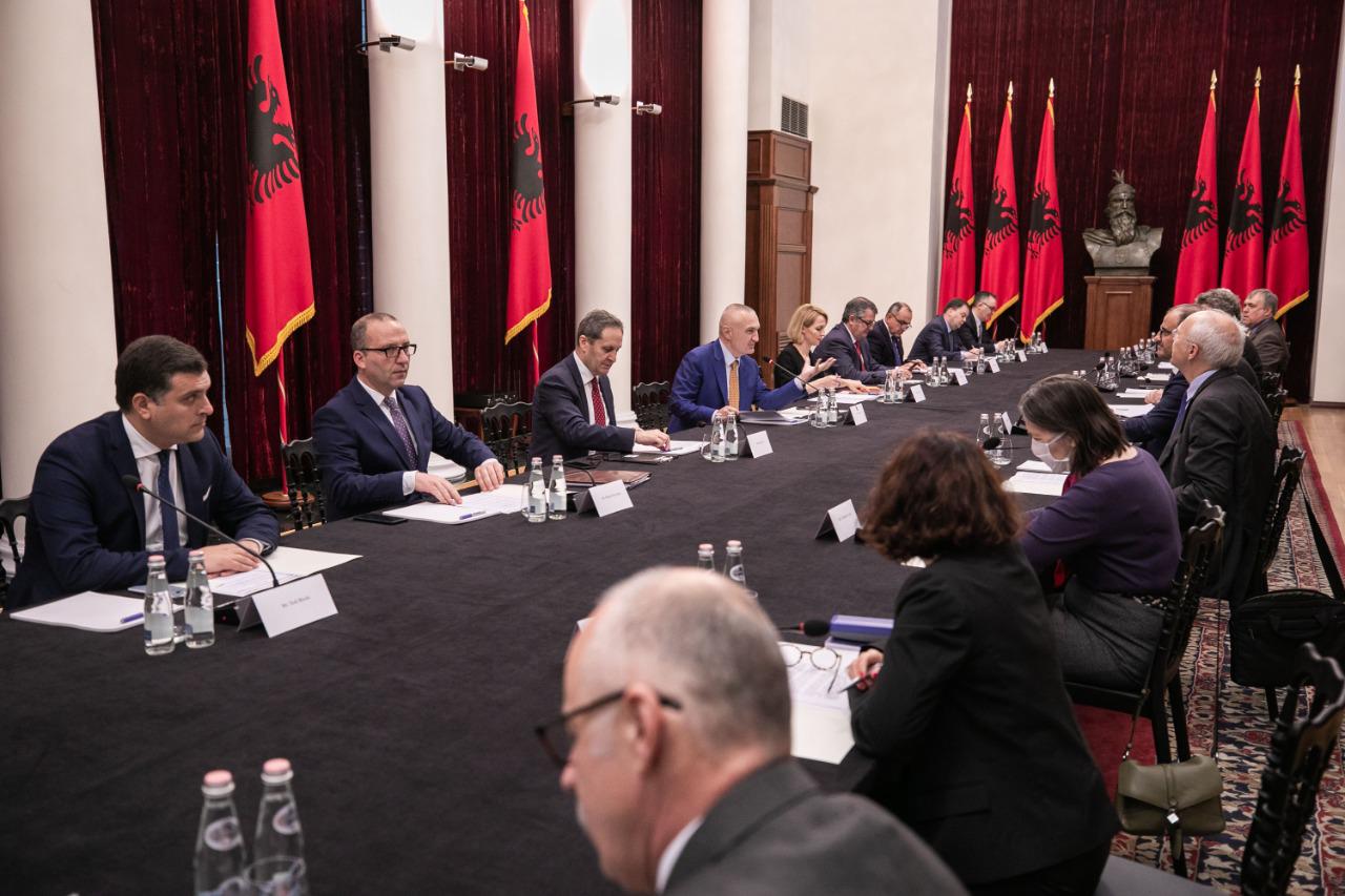 Takimi me ambasadorët e BE/ Meta: Shkatërrimi i Teatrit, dëm i pamerituar ndaj integrimit