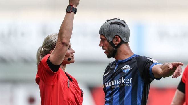 14 të verdhë në 27 ndeshje, një gjyqtare fut Klaus Gjasulën në historinë e Bundesligës!