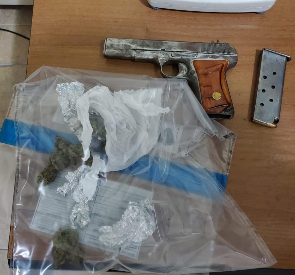 Me pistoletë “TT” e marijuanë në makinë, arrestohet në Durrës 28-vjeçari problematik