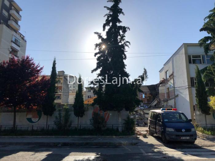 Shembet një tjetër shkollë 9-vjeçare në Durrës (FOTO & VIDEO)