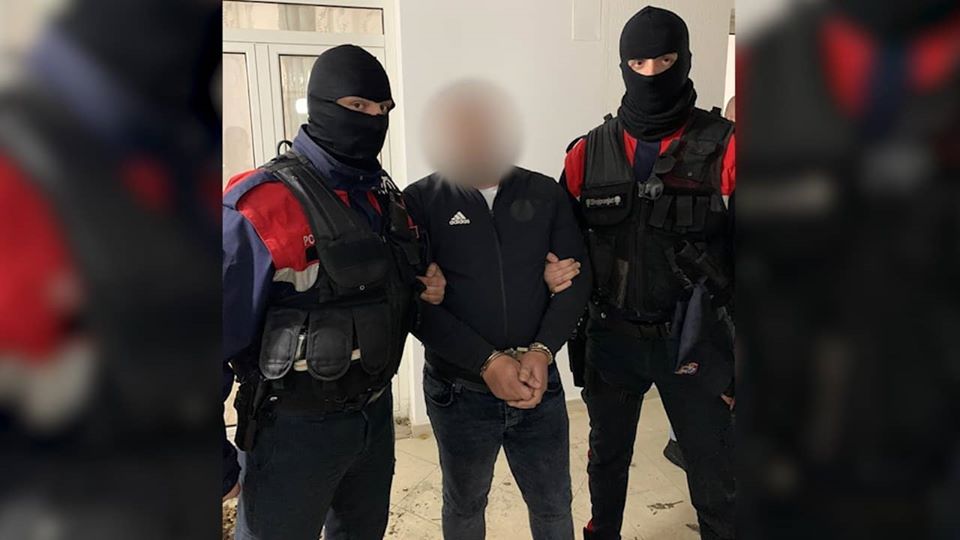 Arrestohen katër persona në Tiranë, mes tyre edhe të huaj. Transportonin emigrantë klandestinë