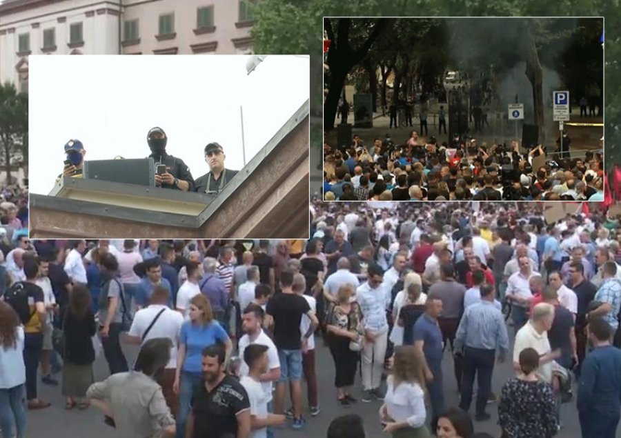 Provokime në protestë/ Hidhen kapsolla, thirrje: Provokuesit të largohen