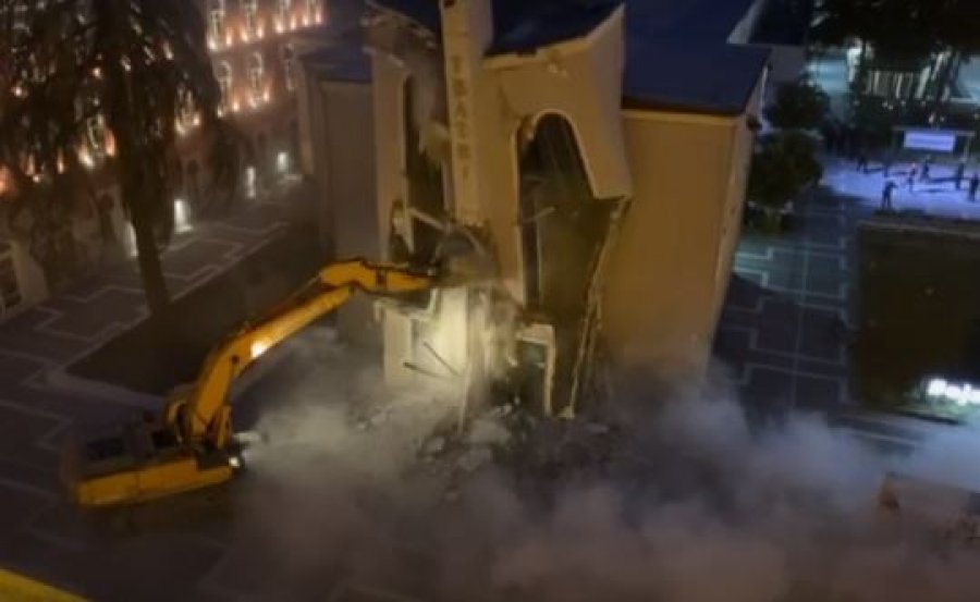 Dhjetë teatro në Kosovë ndërpresin shfaqjet. Solidarizohen kundër prishjes së TK