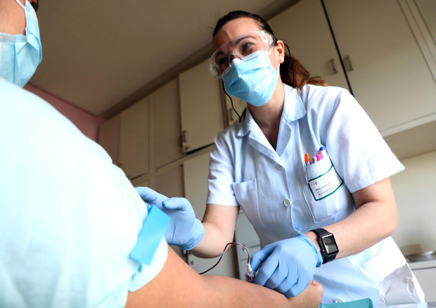 179 viktima në 24 orë, Italia me kurbë të qëndrueshme një javë pas hapjes