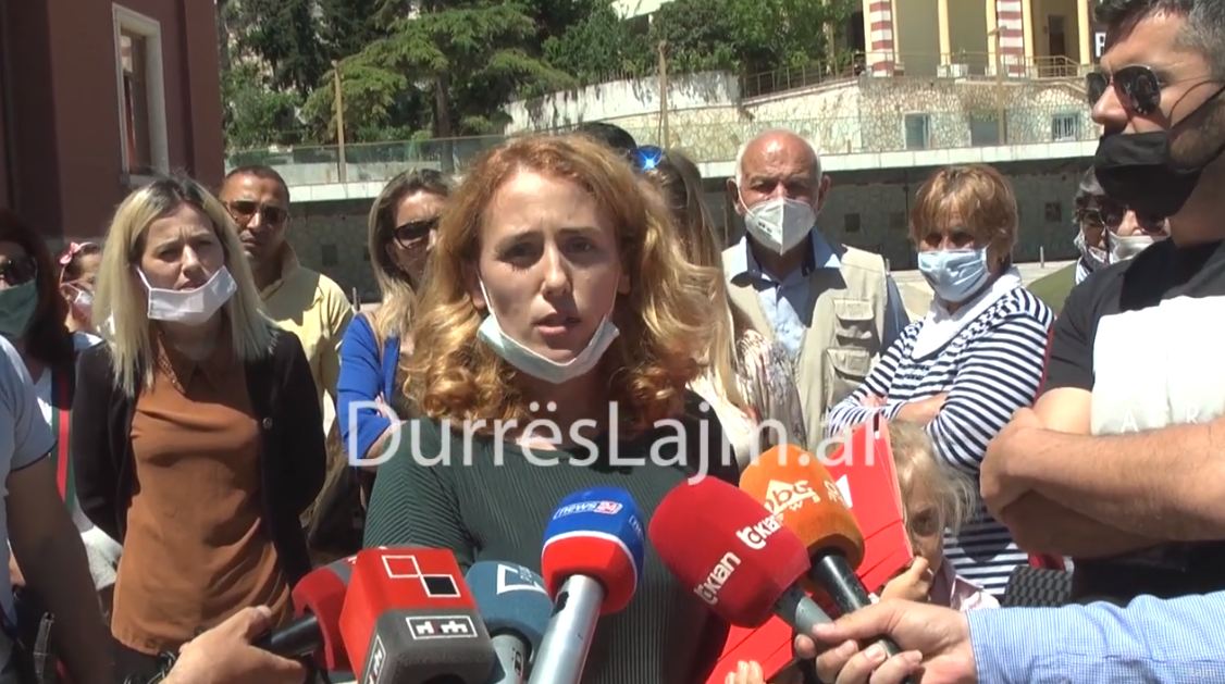 6 muaj pas tërmetit, banorët në Durrës në protestë: Jemi të paqartë për fatin e shtëpive tona (VIDEO)