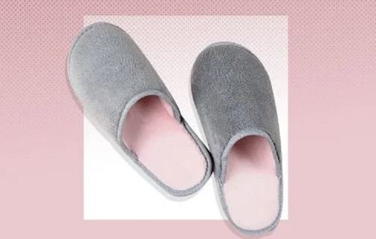 Kohë pandemie! Përse s’duhet të vishni pantofla nëse po punoni nga shtëpia