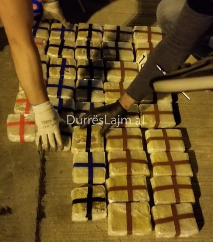 Trafik droge nga Durrësi në Itali edhe gjatë pandemisë, si u zbuluan 68 pako heroinë në kamion