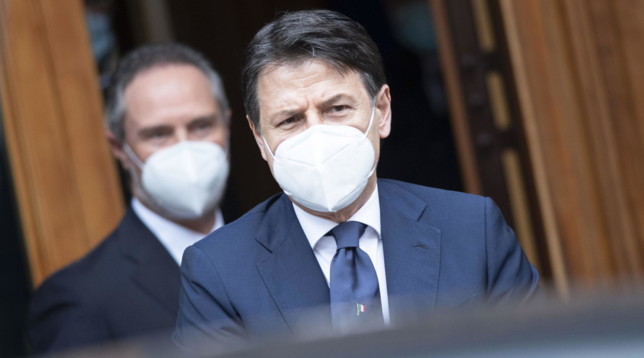 Kryeministri Conte mesazh italianëve: Nuk do të jetë një verë karantine, por pushimesh