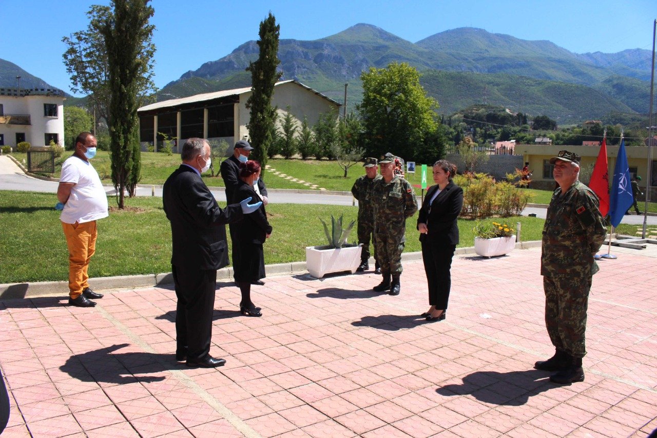 Një vit nga tragjedia në Letoni, ku humbën jetën dy efektivë. Xhaçka: U detyrohemi dëshmorëve tanë
