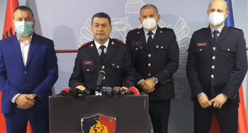 EMRAT/ Lidhën kryefamiljarin dhe i morën 400 mijë lekë, kapen tre autorët e dyshuar të grabitjes