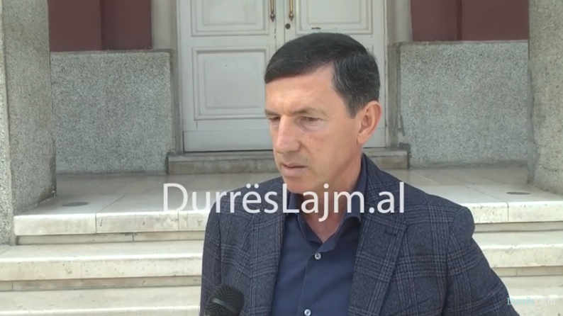 Largohen inertet dhe leshterikët nga plazhi i Durrësit, Dhuli: Këtë vit jemi shumë më mirë sesa vitet e tjera (VIDEO)