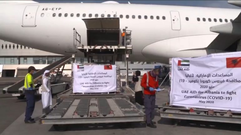 Emiratet e Bashkuara Arabe i dhurojnë Shqipërisë 7 tonë pajisje mjekësore për luftën ndaj COVID-19