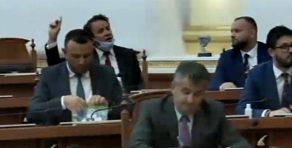 Ralf Gjoni: Të ngrihet Komision hetimor parlamentar për shembjen e Teatrit