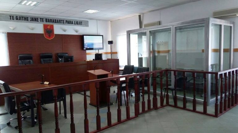 Qeveria vendos: Seancat gjyqësore zhvillohen me dyer të mbyllura në kushtet e pandemisë