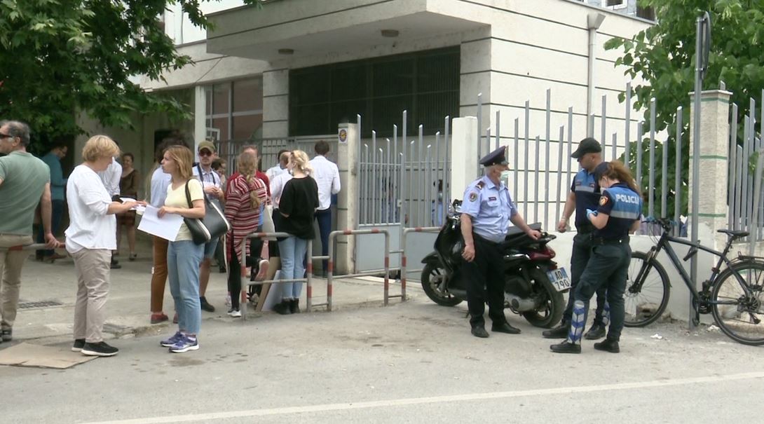 Lirohen 8 të arrestuarit në protestën për Teatrin