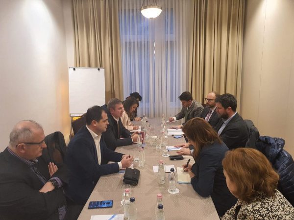 Reforma Zgjedhore/ Zbulohen e-mailet e shkëmbyera mbrëmë në Këshillin Politik