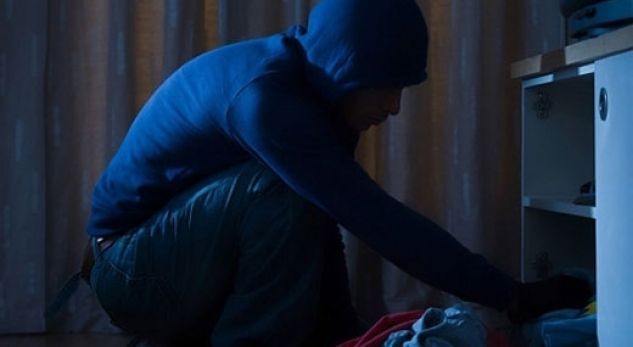 Grabitet frikshëm banesa në Tiranë, autorët lidhin familjarët dhe iu marrin gjithçka