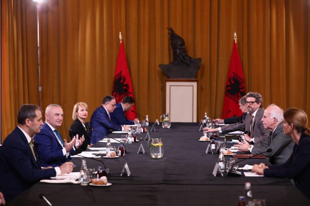 Meta takon ambasadorët e vendeve të Ballkanit: Hapja graduale e kufijve i jep frymëmarrje ekonomisë